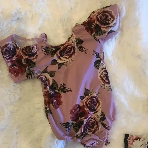 Bundle of 4, three onesies and one cute, Rare Edition top - Picture 4 of 10